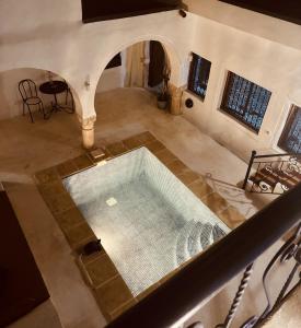 an overhead view of a swimming pool in a building at Hoûch Les Anartistes in Erriadh