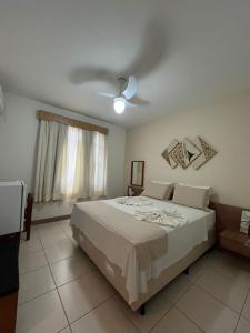 a bedroom with a bed and a ceiling fan at Hotel Muller in Mariana