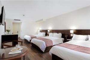 Llit o llits en una habitació de MR Hotel Providencia (ex Hotel Neruda)