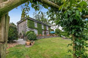 an exterior view of a stone house with a yard at 3 Bed in Uphill oc-n27747 in Linkinhorne