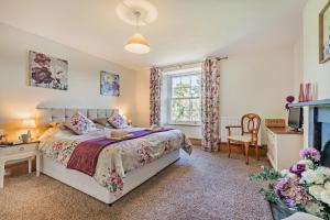 a bedroom with a bed and a window at 3 Bed in Uphill oc-n27747 in Linkinhorne