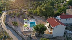 an aerial view of a house with a swimming pool at Rooms Agro B&B Linda in Pirovac