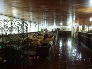 a dining room with tables and chairs in a building at Flats Cavalinho Branco 405 ou 603 in Águas de Lindóia