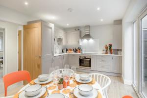 a kitchen with a table and chairs in a kitchen at 3 Bed in Framlingham oc-m32532 in Framlingham