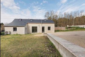 a white brick house with a roof at La Maison Léoncine in Allonnes