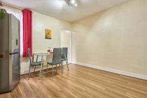 a dining room with a table and chairs at Host & Stay - Dover Retreat in Ipswich +10 photos