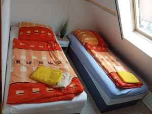 two beds sitting next to each other in a room at Ferienhaus Boddensicht in Breege