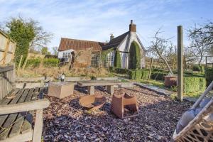 a backyard with a picnic table and a house at 2 Bed in Dennington oc-b28093 in Dennington