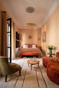 a living room with a bed and a couch at Riad Dar des Arts in Marrakesh