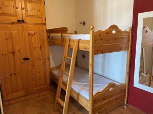 a bunk bed room with two bunk beds at La Marmotte ensoleillée in Montclar