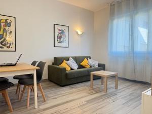 a living room with a couch and a table at Sabo Urban Stay in Grassobbio