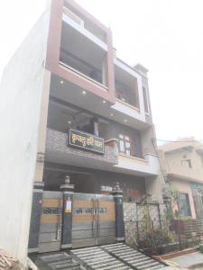 a building with a sign that reads jumping off end at Kirpalu haridham hotel in Vrindāvan