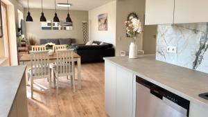 a kitchen and living room with a table and chairs at Ferienwohnung Reuscher, Trier-Newel in Newel