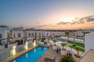 an image of an apartment complex with a swimming pool at Villa Sol in Orihuela Costa