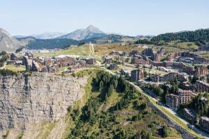 an aerial view of a city on the side of a mountain at Résidence Pierre & Vacances Antarès in Avoriaz