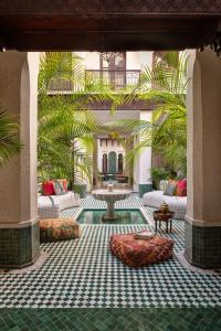 a courtyard with a fountain in the middle of a building at Riad Dar des Arts in Marrakesh