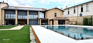 an exterior view of a house with a swimming pool at Dimora Rosaspina Suite Eden e Suite Platinum in Adro