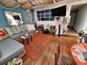 a living room with a couch and a flat screen tv at Punto DF - Airport in Mexico City