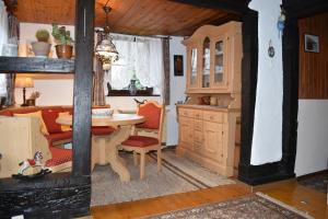 a dining room with a table and a kitchen at Das Pautzen Haus in Daun