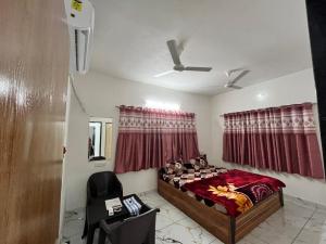 a bedroom with a bed and a desk in it at Ranchhod Villa in Marwad