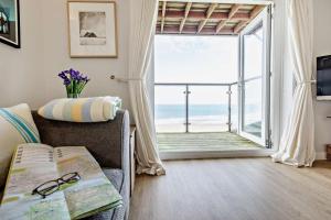 a living room with a view of the ocean at 1 Bed in Putsborough oc-b28792 in Croyde