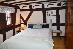 Кровать или кровати в номере Das Pautzen Haus