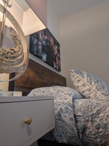 a bedroom with a bed and a table with a lamp at MANHATTAN ROSE Homestay in New York