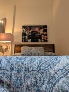 a bedroom with a bed with a tv on the wall at MANHATTAN ROSE Homestay in New York +9 photos