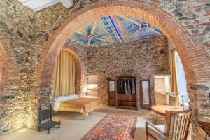 an archway in a room with a bed and a bedroom at Garibaldi Art Apartment in Piombino