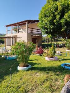 a house with some plants in the yard at Chácara do Cardoso in Três Marias