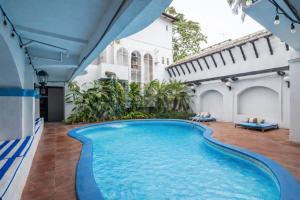 a swimming pool in the courtyard of a house at Socialtel Granada in Granada