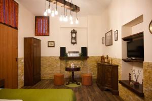 a living room with a table and a clock on the wall at Casa Vacanze Dolce Angelo in Sutri
