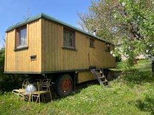 a tiny house sitting on the back of a truck at Cirkusz Udvar in Kapolcs