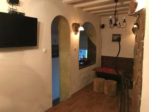TV a/nebo společenská místnost v ubytování Apartman