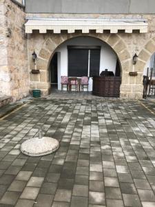Un patio sau altă zonă în aer liber la Apartman
