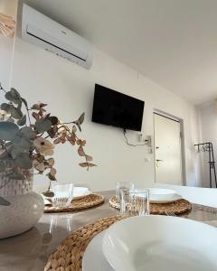 a dining room with a table with a tv on the wall at Cordi Casa Vacanze in Giulianova