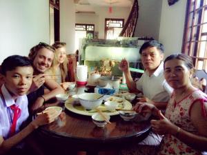Famiglia che soggiorna presso Hoa Phuong Guesthouse