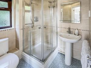 a bathroom with a shower and a sink at Merrijig Dulverton in Dulverton +20 photos
