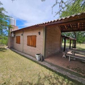 a small brick building with a bench next to it at Cabaña Mica in Nono