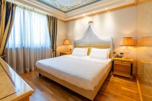 a bedroom with a large white bed in a room at Grand Hotel del Parco in Stezzano +41 photos