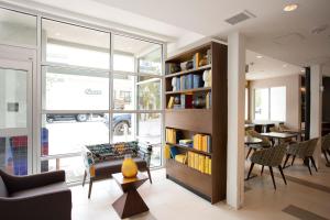 a living room with a book shelf with books at Hotel Z - Gaslamp San Diego in San Diego