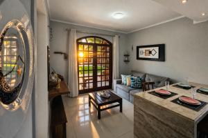 a living room with a couch and a table at Chalé De Canoa in Aracati