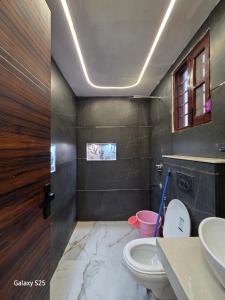 a bathroom with a toilet and a sink at Eknav Villa in Kharar +4 photos