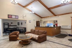 a living room with a couch and a table at Lone Tree Inn in Sidney