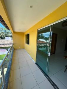 an empty balcony of a building with a view of the water at Apt Pituba 500m Praia in Itacaré