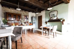 a kitchen and dining room with a table and chairs at Locanda del Borgo in Langa in Prunetto