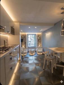 a kitchen with a table and chairs and a dining room at Silver Flat in Vernazza