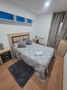 a bedroom with a bed with two towels on it at Casa de sney in Sarria
