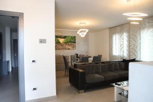 a living room with a couch and a table at Mandrolisai Rooms in Samughèo