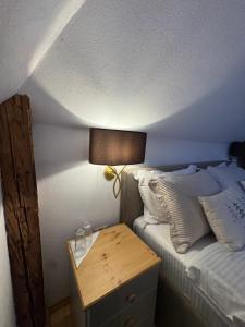 a bedroom with a bed and a table with a lamp at Sadova Village-Casa Elena in Sadova